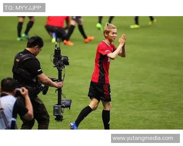 足球明星妻子惊艳演唱会现场视频引发热议粉丝纷纷点赞支持