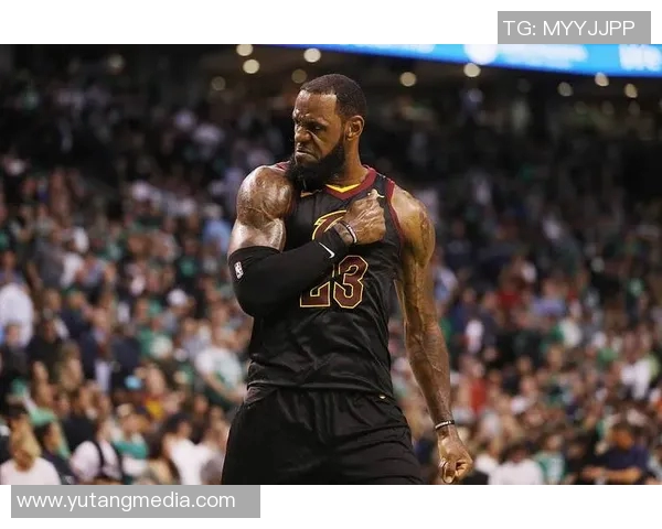 足球明星热议詹姆斯创纪录时刻引发全场瞩目与热烈讨论 足球明星热议詹姆斯创纪录时刻引发全场瞩目与热烈讨论