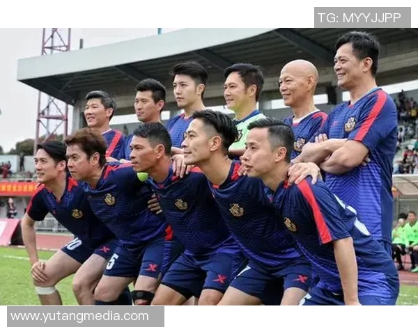 足球明星高清合照全景展示汇集各大球星风采与精彩瞬间